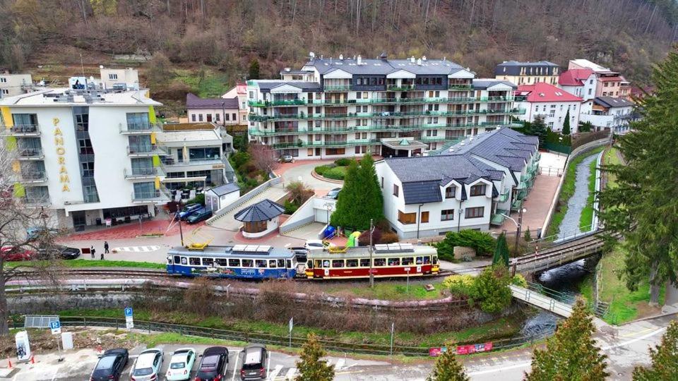 אפרטהוטל Trenčín Kristoff Plaza Trencianske Teplice מראה חיצוני תמונה