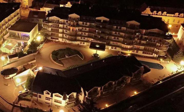 אפרטהוטל Trenčín Kristoff Plaza Trencianske Teplice מראה חיצוני תמונה