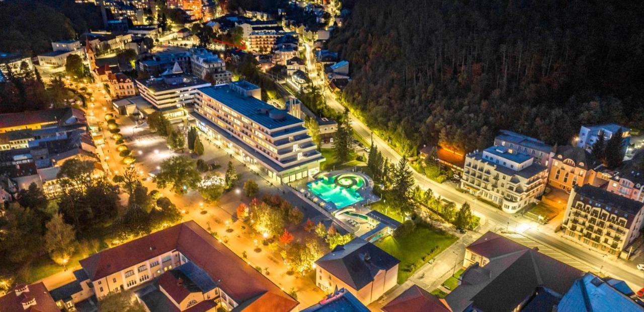 אפרטהוטל Trenčín Kristoff Plaza Trencianske Teplice מראה חיצוני תמונה